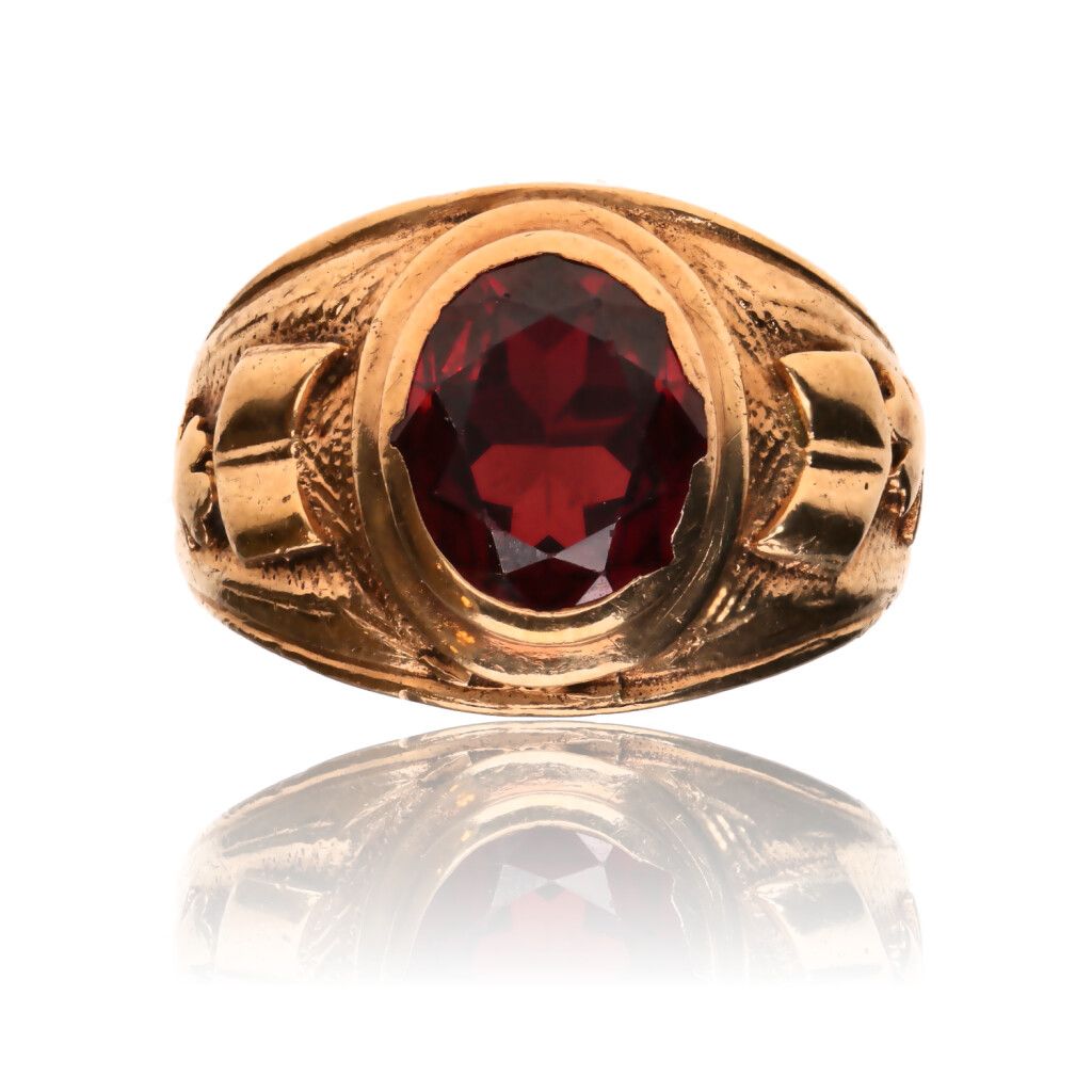 9CT GOLD SYNTHETIC RUBY COLLEGE RING at Ross's Online Art Auctions