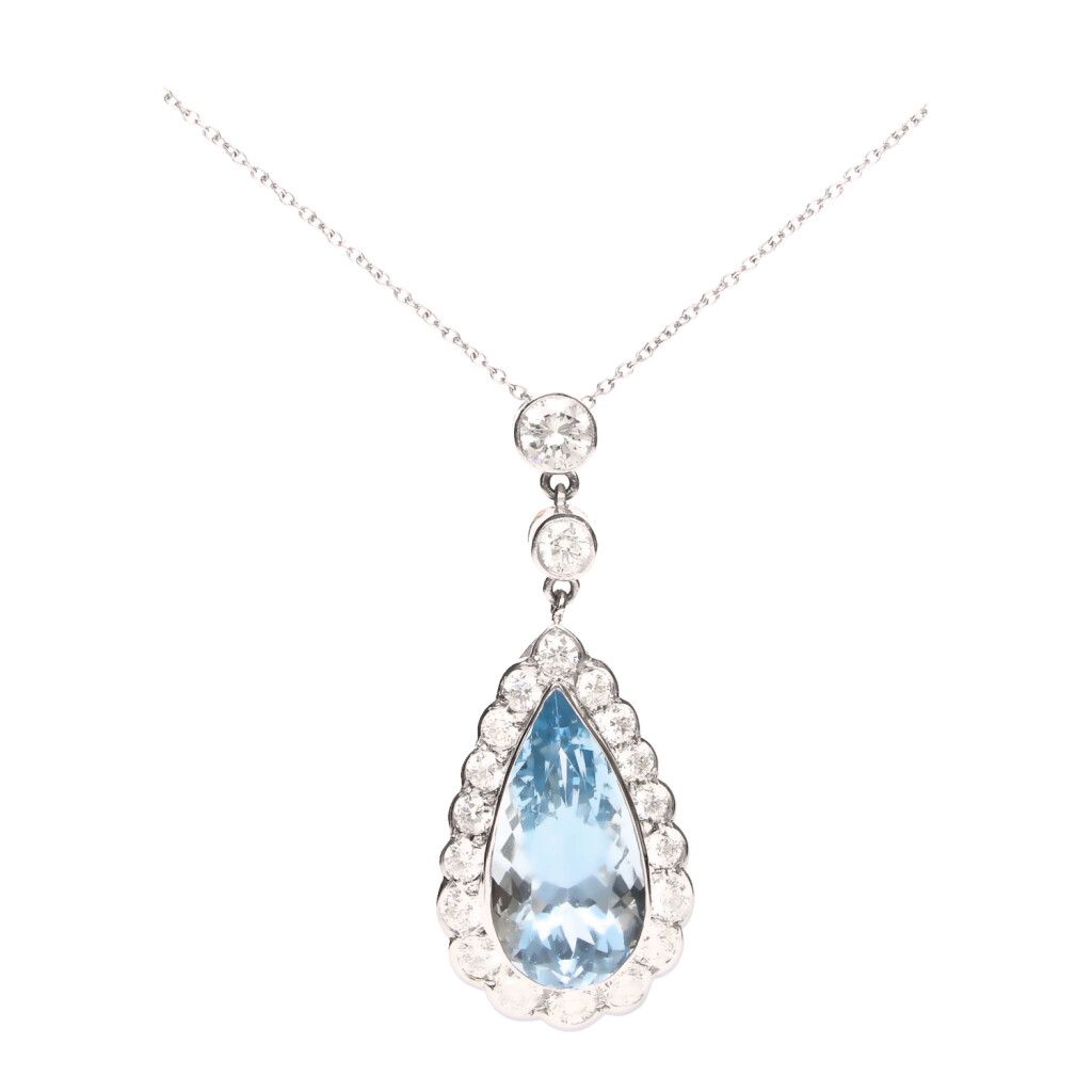 18CT GOLD AQUAMARINE & DIAMOND NECKLACE at Ross's Online Art Auctions