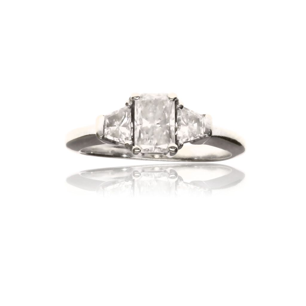 WHITE GOLD DIAMOND THREE STONE RING at Ross's Online Art Auctions